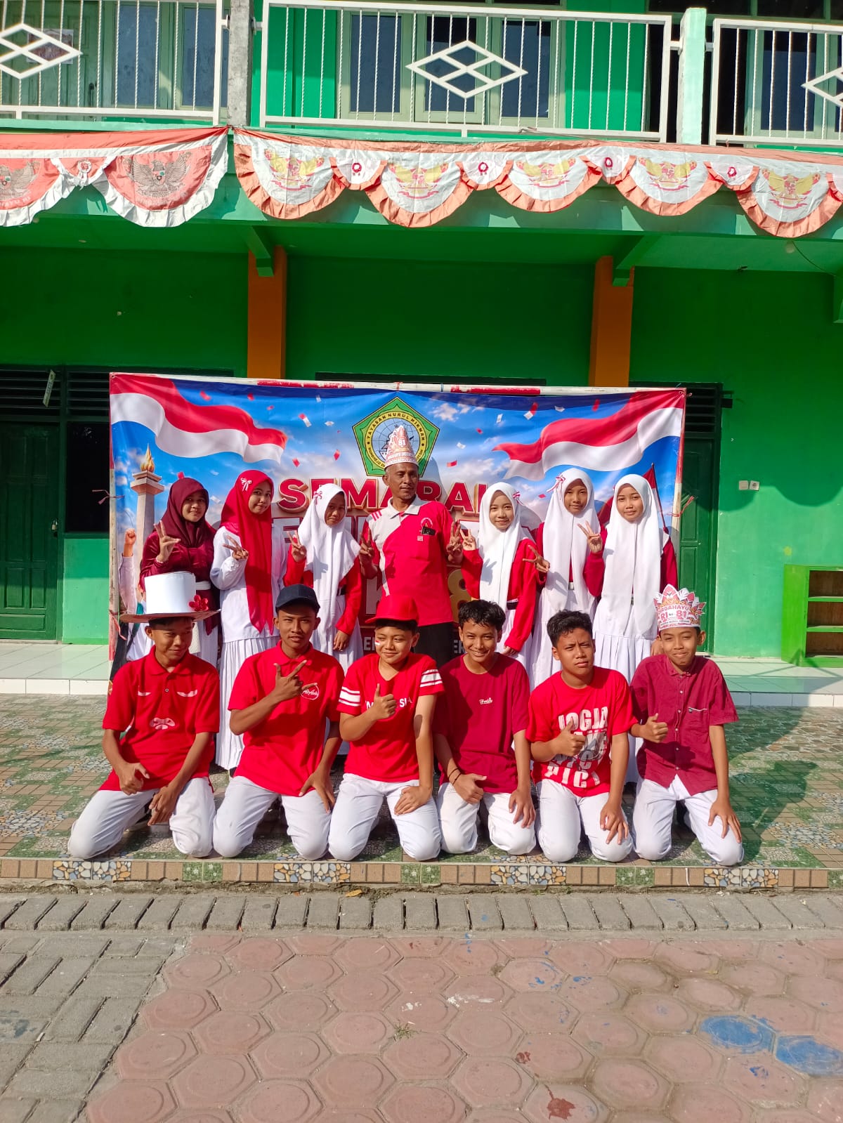 Dokumentasi Semarak HUT ke-81 RI, Siswa dan Guru MTs. Nurul Hikmah Ikuti Karnaval Kemerdekaan